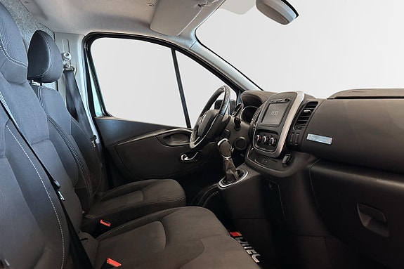 Renault Trafic 7 of 10