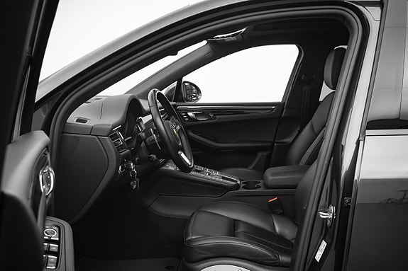 Porsche Macan S 9 of 30