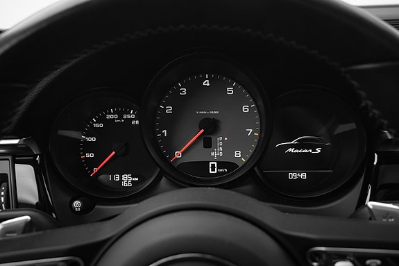 Porsche Macan S 21 of 30