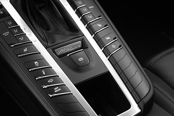 Porsche Macan S 13 of 30