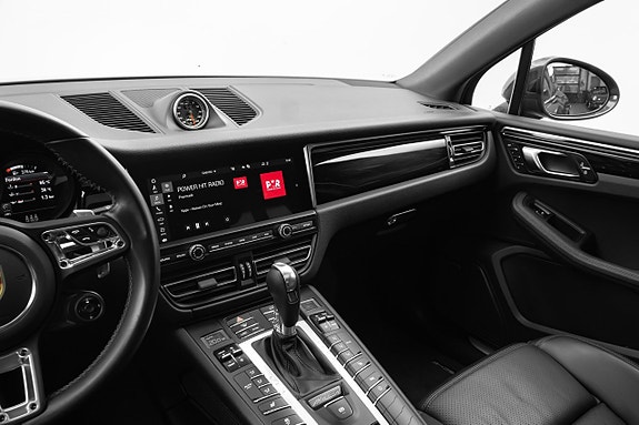 Porsche Macan S 12 of 30