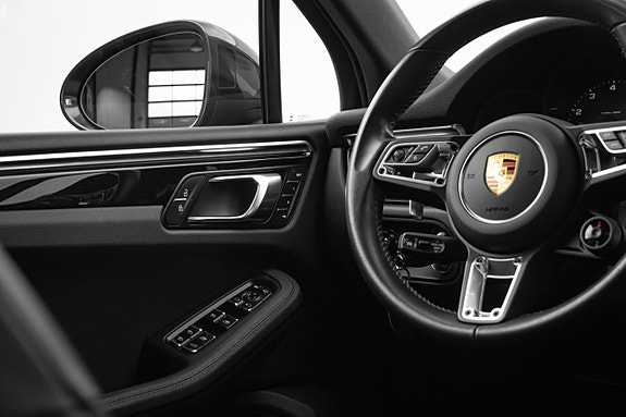 Porsche Macan S 22 of 30