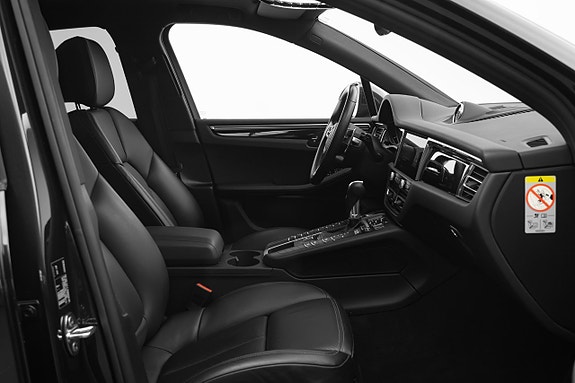 Porsche Macan S 27 of 30