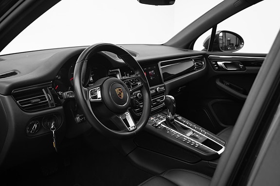 Porsche Macan S 10 of 30