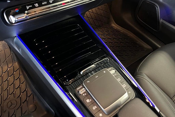 Mercedes-Benz EQB300 12 of 18