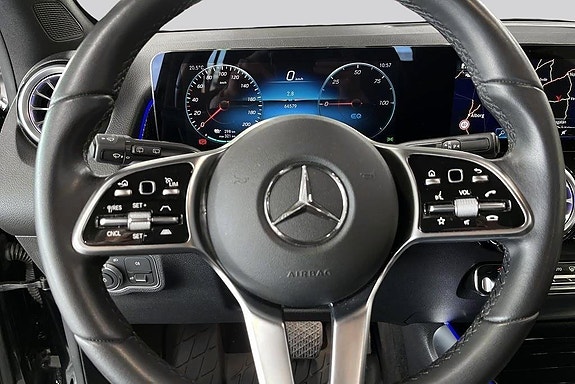 Mercedes-Benz EQB300 17 of 18