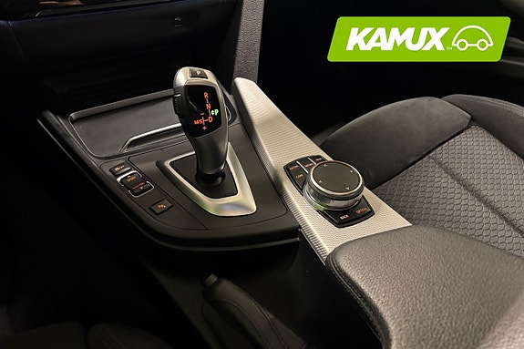 BMW 330i 11 of 26
