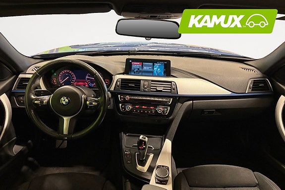BMW 330i 10 of 26