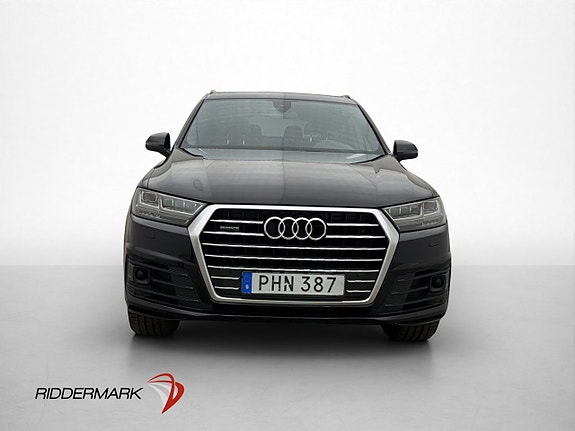 Audi Q7 2 of 30