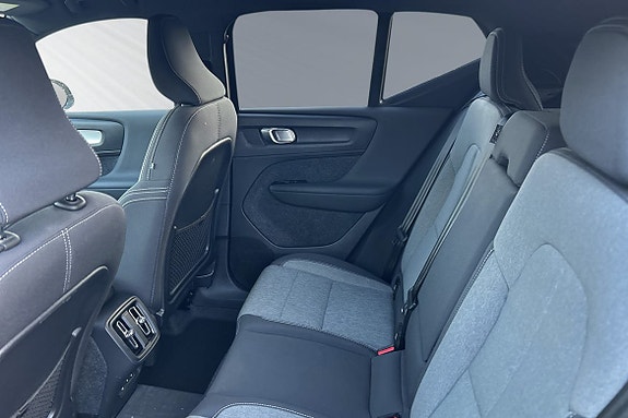 Volvo XC40 9 of 12