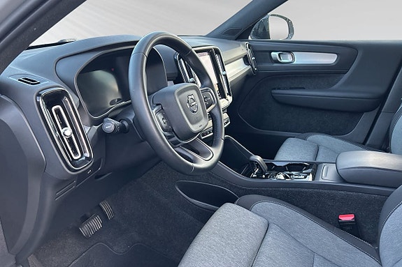 Volvo XC40 8 of 12