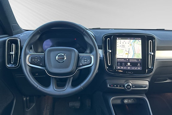 Volvo XC40 10 of 12