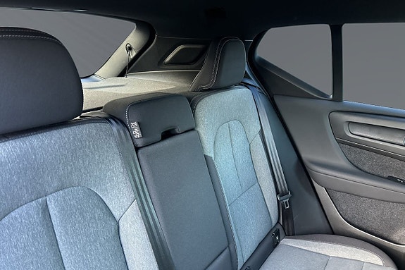Volvo XC40 12 of 12