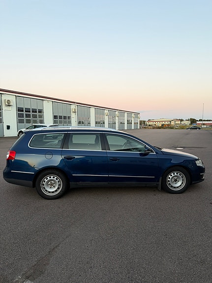 Volkswagen Passat 2 of 10