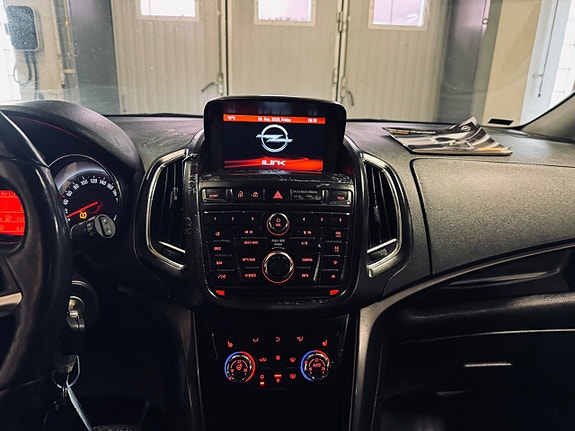 Opel Zafira Tourer 14 of 26