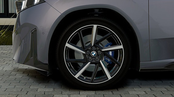 BMW iX3 7 of 13