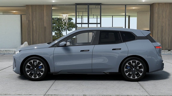 BMW iX 4 of 13