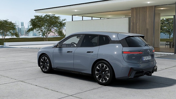 BMW iX 2 of 13