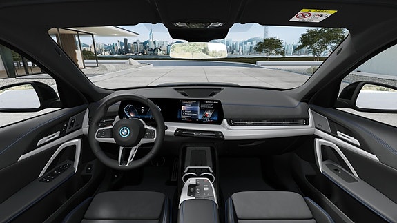 BMW iX1 9 of 13