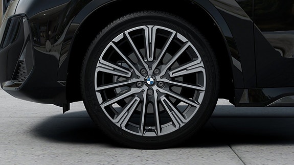 BMW iX1 7 of 13