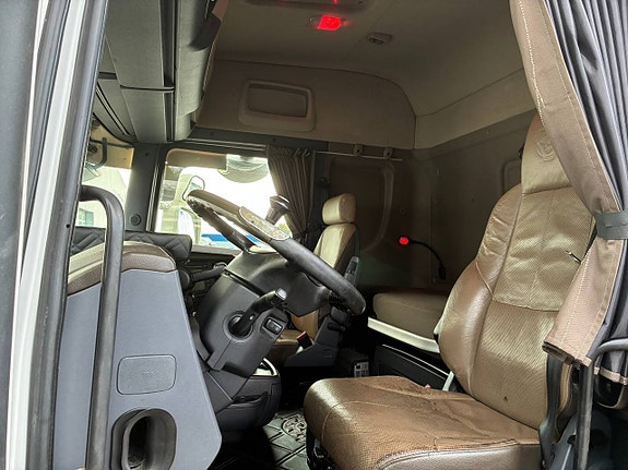 Scania R520 6x4 Timmerbil med kran. 6 of 9