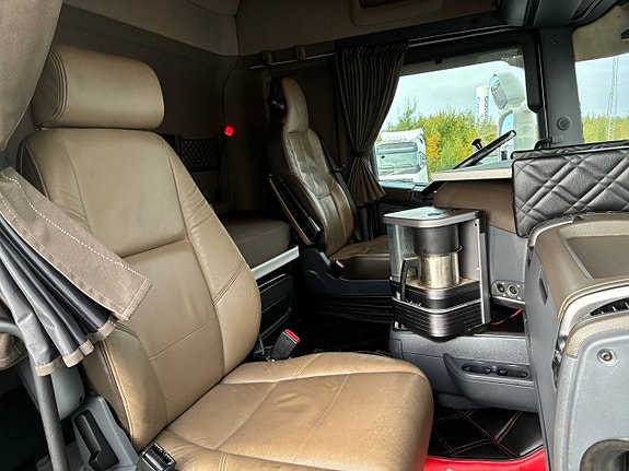 Scania R520 6x4 Timmerbil med kran. 7 of 9