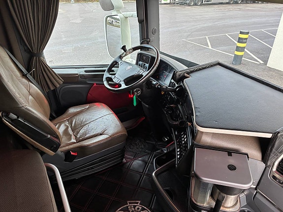 Scania R520 6x4 Timmerbil med kran. 8 of 9