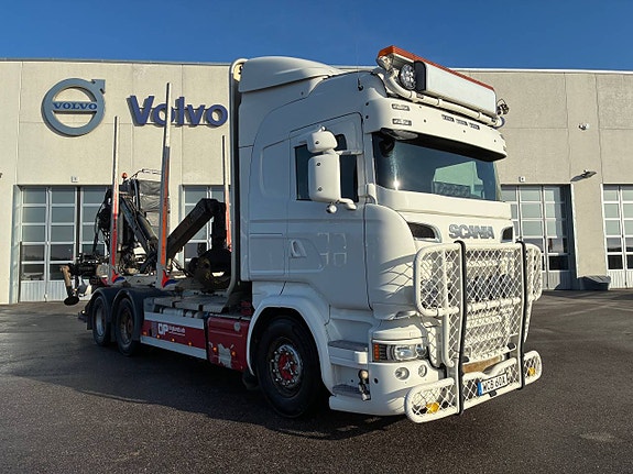 Scania R520 6x4 Timmerbil med kran. 2 of 9