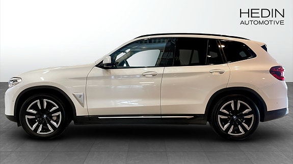 BMW iX3 6 of 12