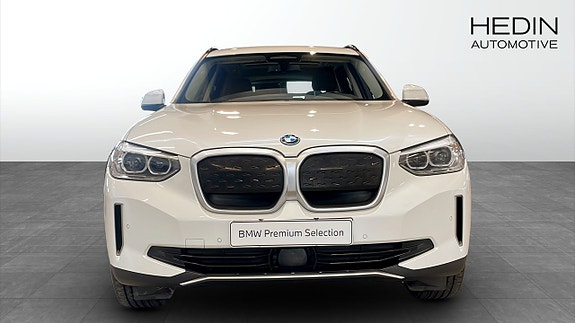 BMW iX3 8 of 12
