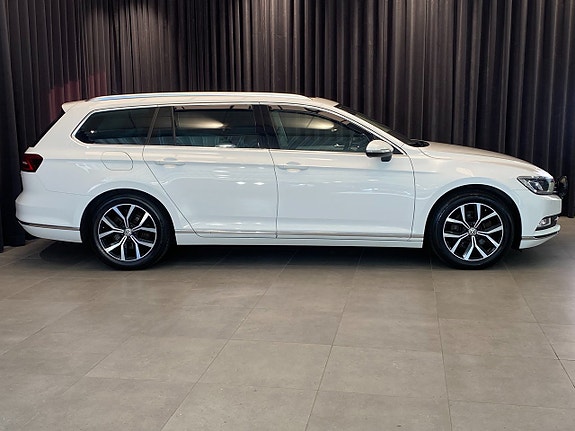 Volkswagen Passat 5 of 30