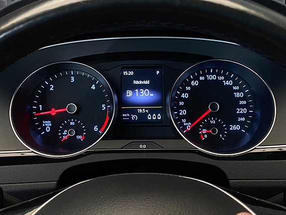 Volkswagen Passat 9 of 30