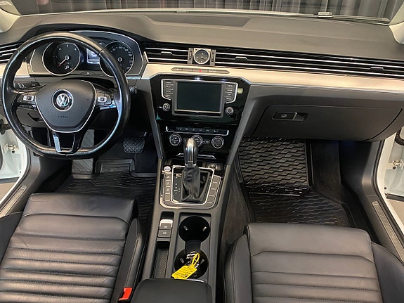 Volkswagen Passat 6 of 30
