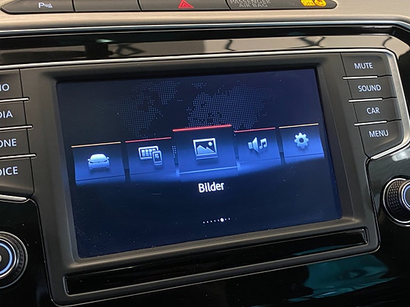 Volkswagen Passat 11 of 30