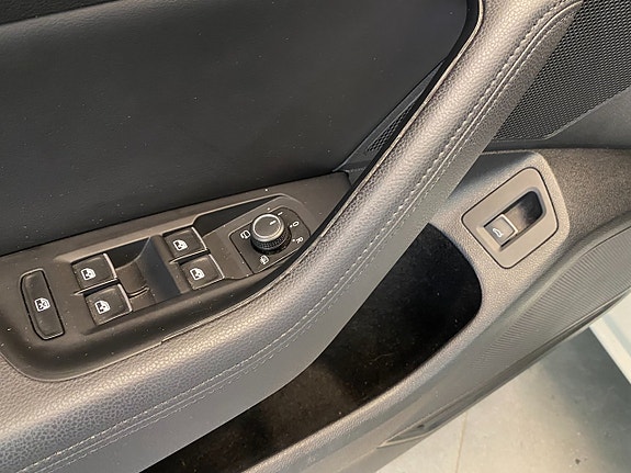 Volkswagen Passat 27 of 30
