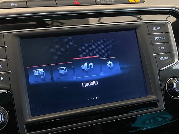 Volkswagen Passat 12 of 30