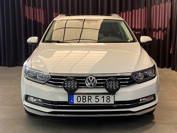 Volkswagen Passat 4 of 30