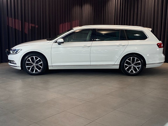 Volkswagen Passat 3 of 30
