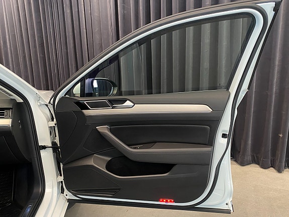 Volkswagen Passat 29 of 30