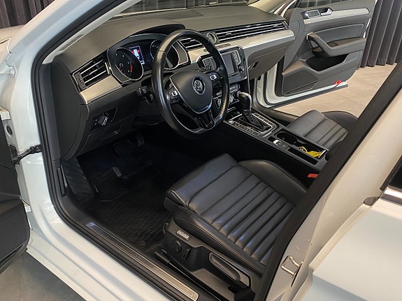 Volkswagen Passat 25 of 30