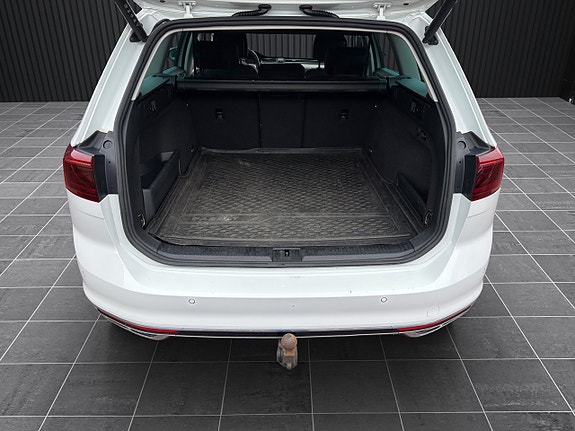 Volkswagen Passat 9 of 21