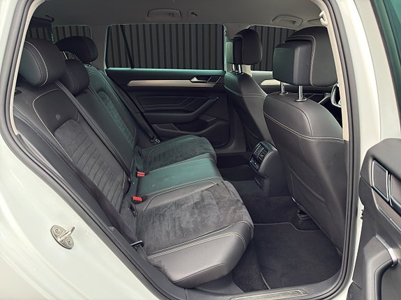 Volkswagen Passat 13 of 21