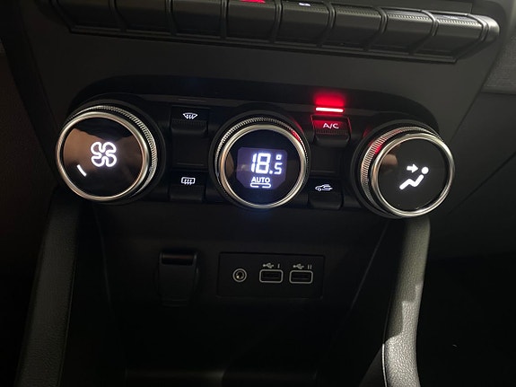 Renault Clio 14 of 16