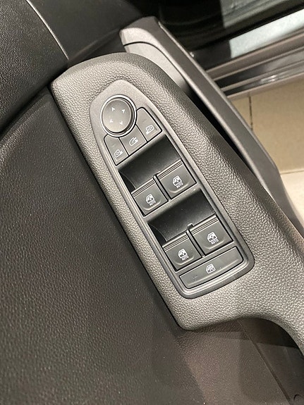 Renault Clio 9 of 16