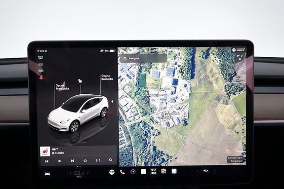 Tesla Model Y 17 of 25