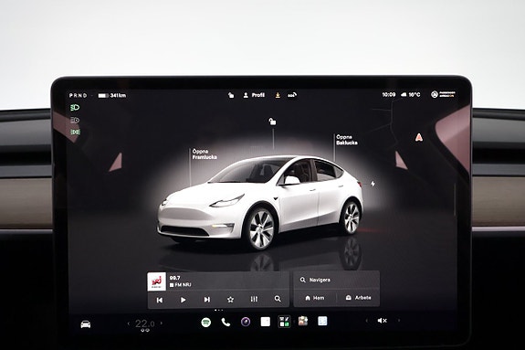 Tesla Model Y 16 of 25