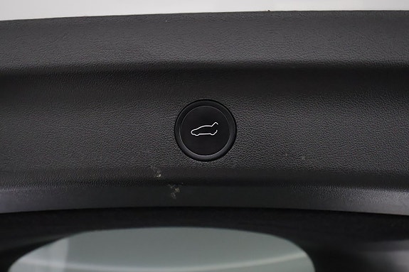 Tesla Model Y 25 of 25