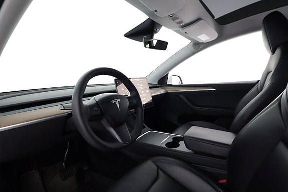 Tesla Model Y 11 of 25