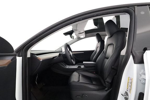 Tesla Model Y 10 of 25