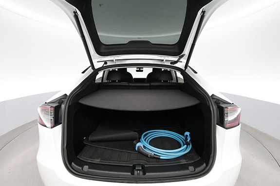 Tesla Model Y 24 of 25